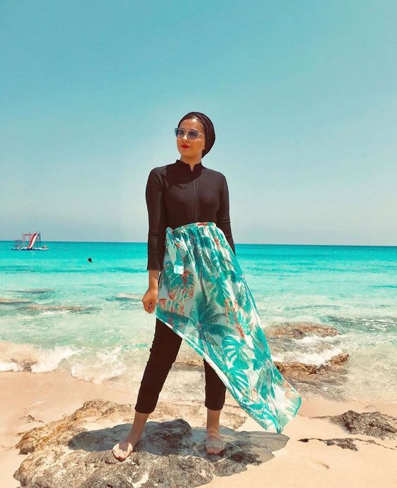 OOTD pantai ini simpel dan juga sopan di pantai. Pakai burkini