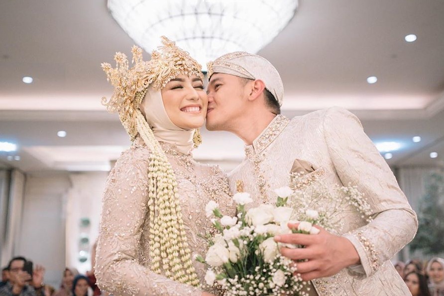 30+ Trend Terbaru Baju Akad Nikah Adat Sunda Hijab - JM ...