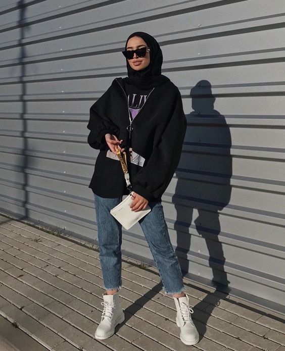 10 Inspirasi Style Sepatu Boots Untuk Perempuan Berhijab Womantalk