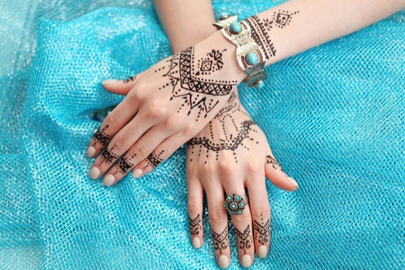 7 Cara  Menghilangkan  Henna  di Kulit dan Kuku  dengan Sangat 