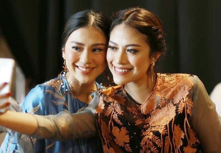 Ini Tips Pakai Baju Lebaran Kompak Kakak Beradik Ala Syahrini Sampai Nagita Slavina Womantalk