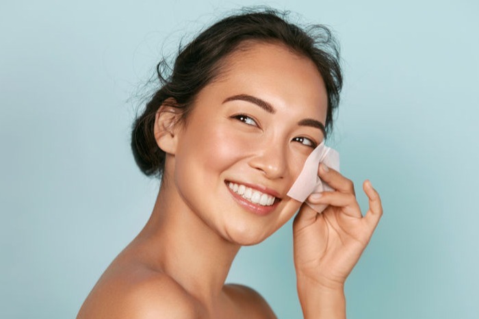 6 Cara Merawat Kulit Berminyak Dan Berjerawat Biar Wajah Tak Kusam Womantalk