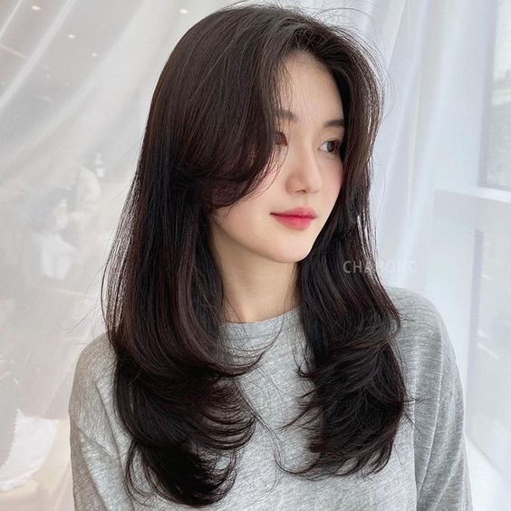 8 Gaya Rambut Layer Panjang Agar Wajah Tidak Terlihat Tua Womantalk