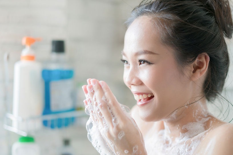 6 Cara Mandi Agar Kulit Putih Dan Cerah Ala Perempuan Korea Womantalk