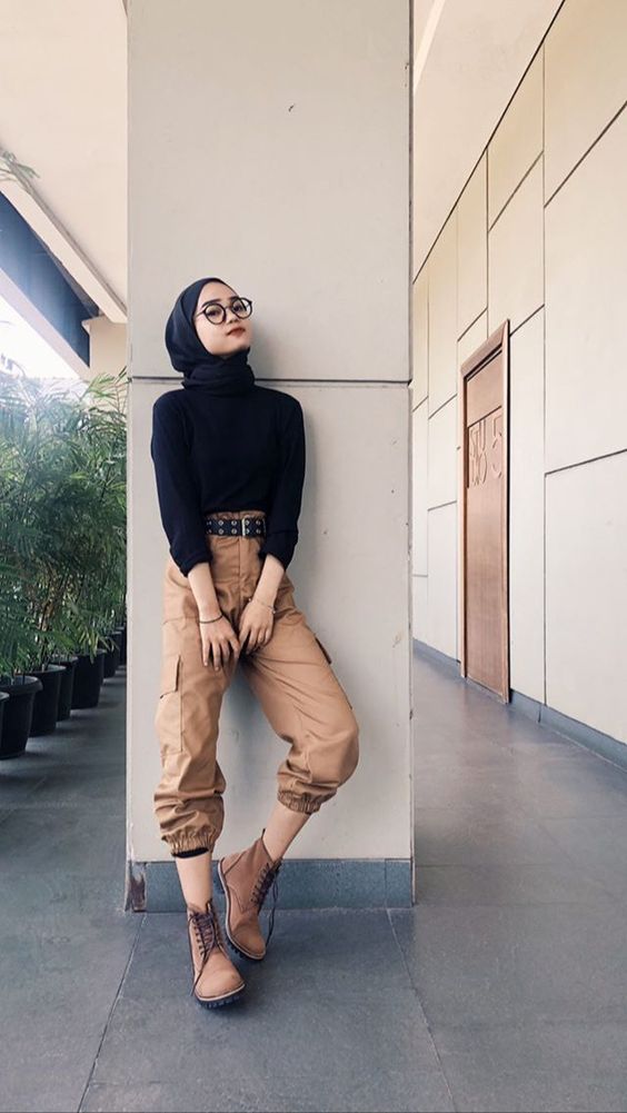 9 OOTD Celana Panjang Cargo Untuk Tampilan Santai Para Hijaber - Womantalk