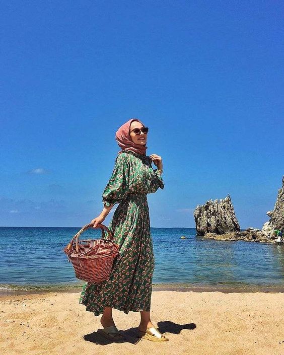 Model vintage dress juga bisa lho sebagai OOTD ke pantai