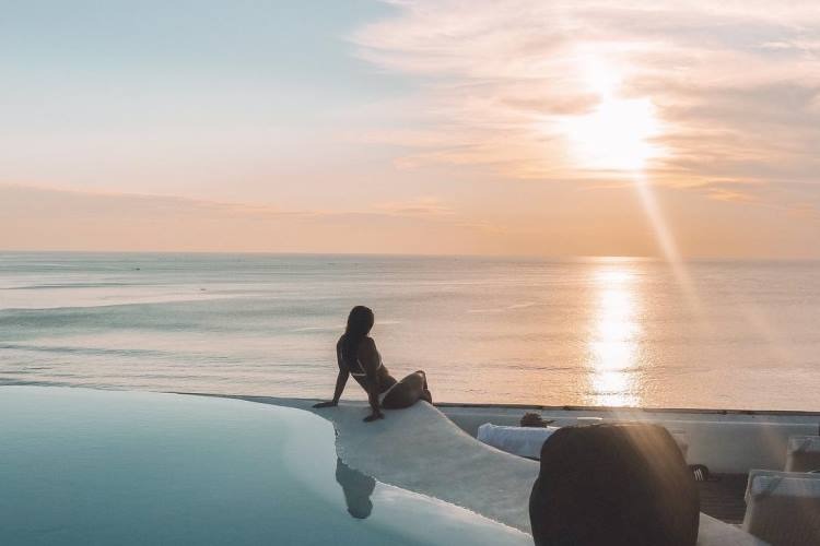 Ini 5 Pool Bar Dengan Pemandangan Terbaik Di Bali Berikut Harga Tiket Masuknya Womantalk