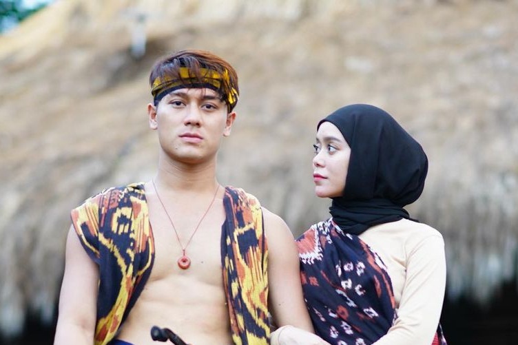 Potret Mirip Prewedding Rizky Billar dan Lesti Kejora Pakai Baju Adat