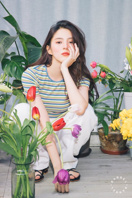 7 Gaya Kasual Santai Ala Korea dari Han So Hee yang Bisa Anda Sontek