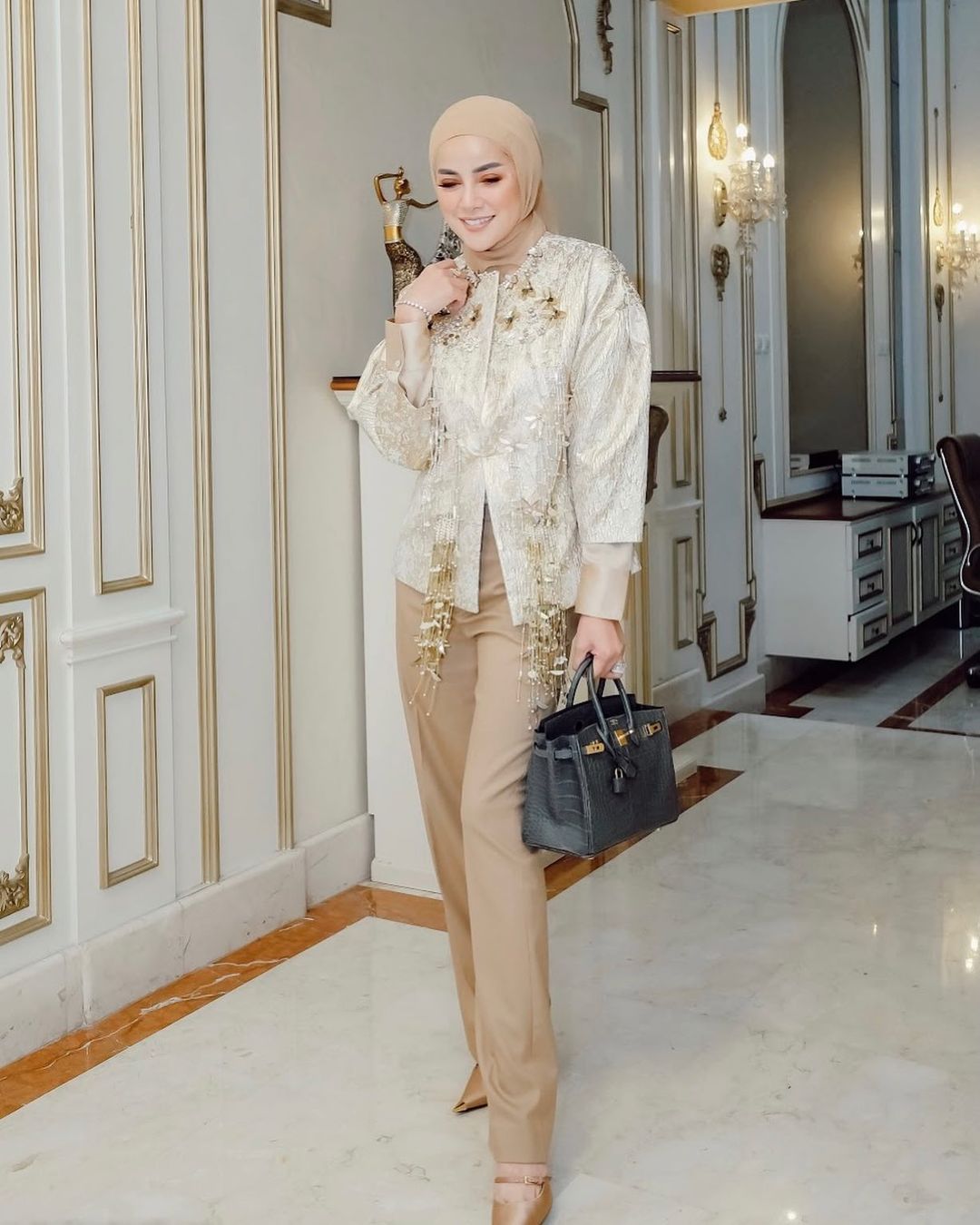 Olla Ramlan Awet Muda Di Usia 41 Tahun, Ini Gaya Hijabnya Yang Elegan