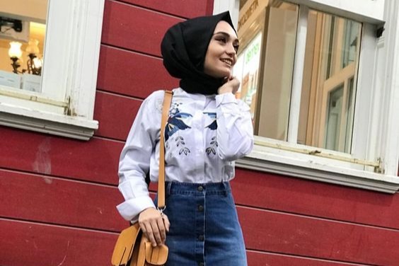 8 Inspirasi Ootd Hijab Dan Rok Jeans Untuk Gaya Stylish