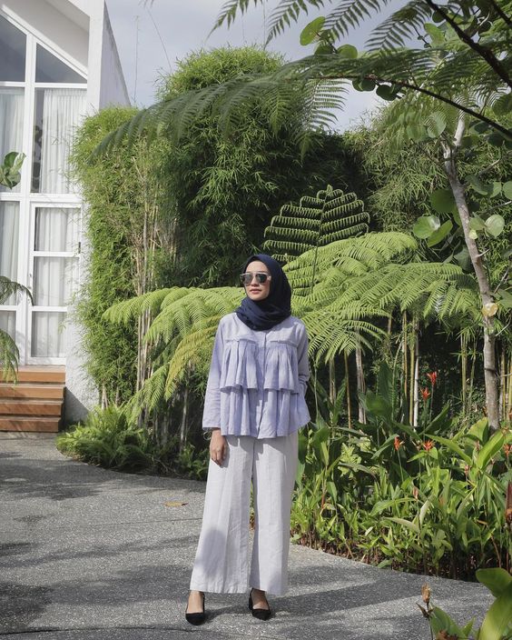 7 Warna Hijab Selain Hitam yang Cocok untuk Baju Biru Langit Anda