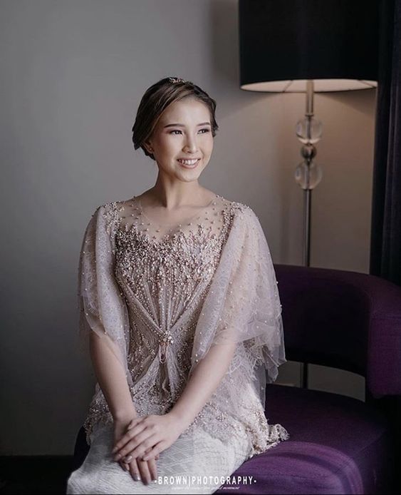 8 Model Kebaya Brokat Modern Yang Bikin Awet Muda Womantalk