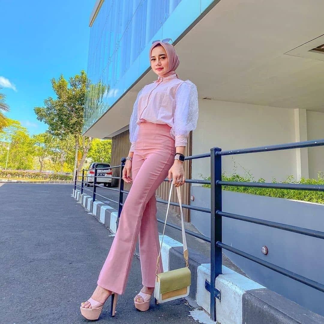 Ootd Hijab Dengan Rok Dan Celana Panjang Warna Pink Untuk Berbagai Bentuk Tubuh Womantalk