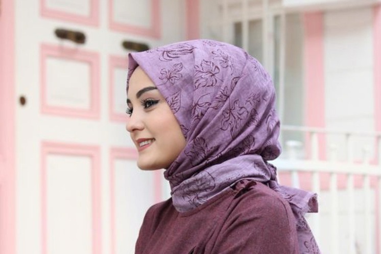 7 Warna Hijab Yang Cocok Untuk Gamis Dan Dress Warna Ungu Womantalk