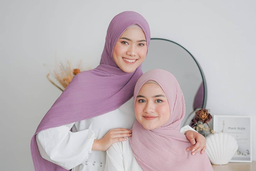 Tips Memakai Hijab Pashmina Plisket Yang Elegan Womantalk