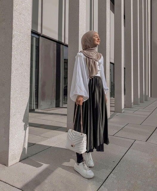 7 OOTD Hijab Style Rok Plisket dan Aneka Sepatu Untuk Hijaber di Bulan