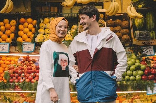 7 Inspirasi Baju Prewedding Casual yang Cocok untuk ...