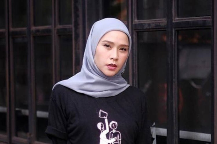 7 Warna Hijab Yang Cocok Untuk Baju Hitam Polos Anda Womantalk