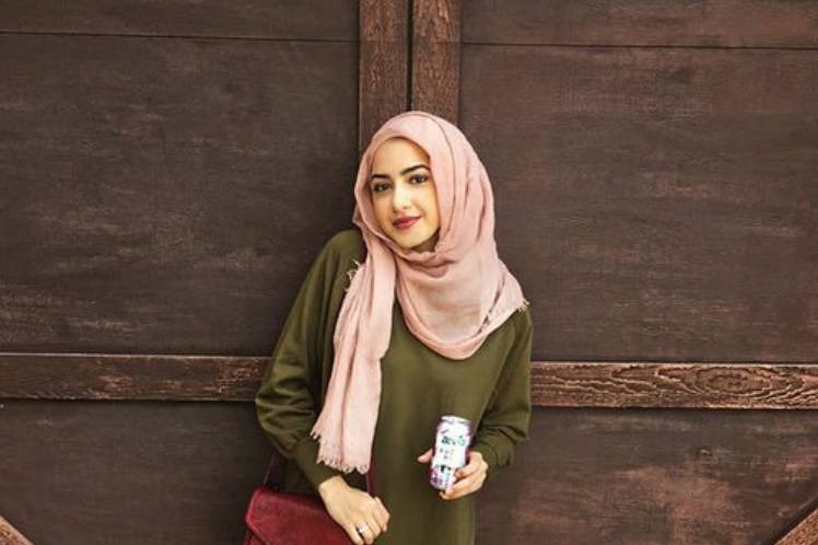 7 Warna Hijab Yang Bagus Untuk Baju Hijau Tentara Selain Hitam Womantalk