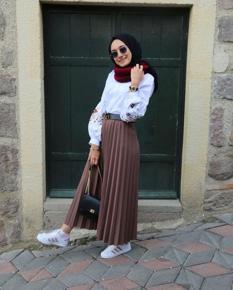 OOTD Hijab Rok, OOTD 5 Tips Hijab dan Rok plisket sneakers dan atasan putih
