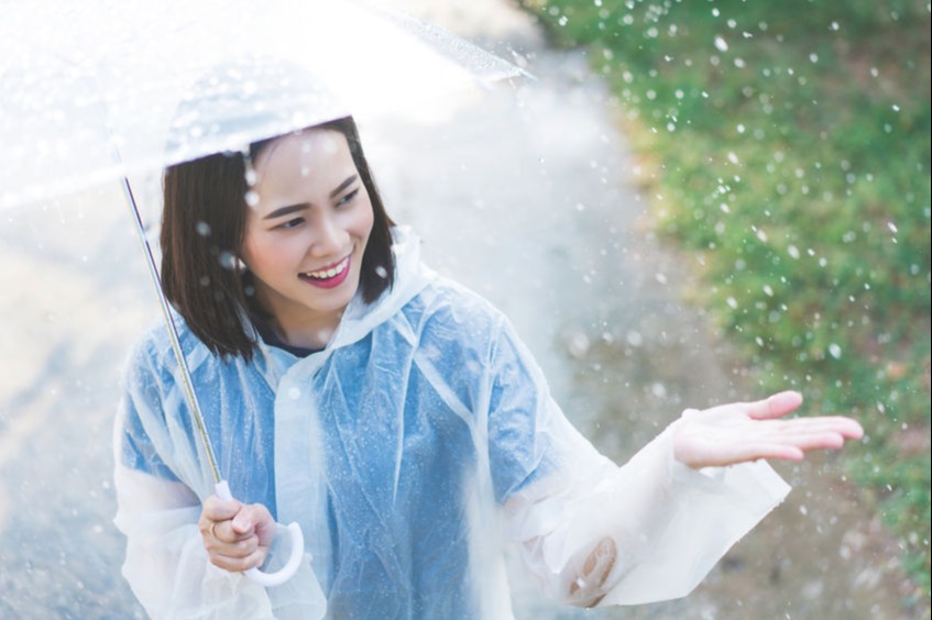 5 Produk Kecantikan Wajib Punya Di Musim Hujan Womantalk