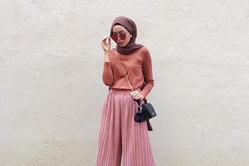 30 Ide Keren Style Kondangan Hijab Celana Kulot Plisket  