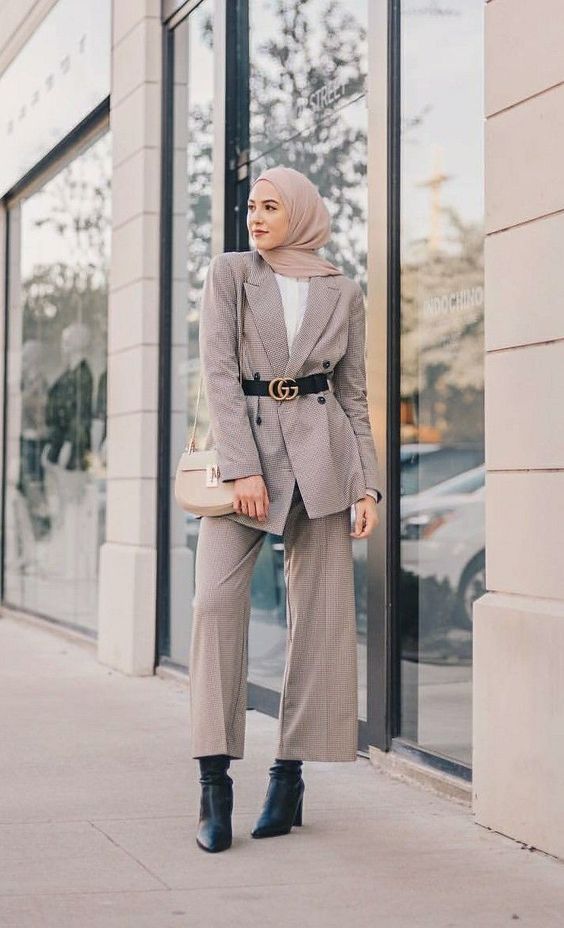 7 Padu Padan Baju Hijab yang Santun Untuk Melamar Kerja