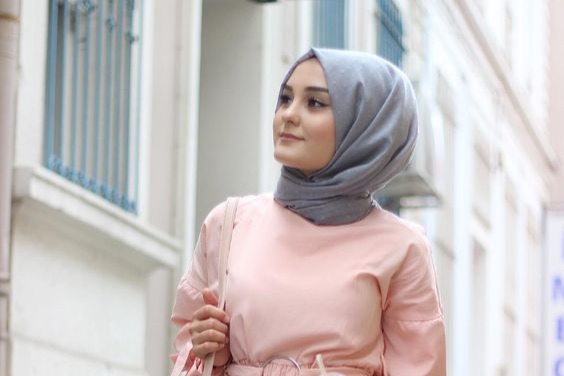 Warna Jilbab Untuk Baju Abu Tua