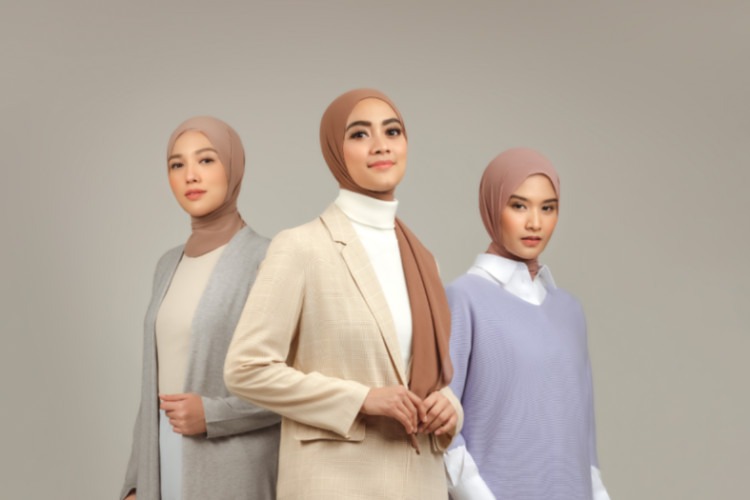 5 Tips Padu Padan Baju  Polos Warna  Netral  Untuk  Hijaber 