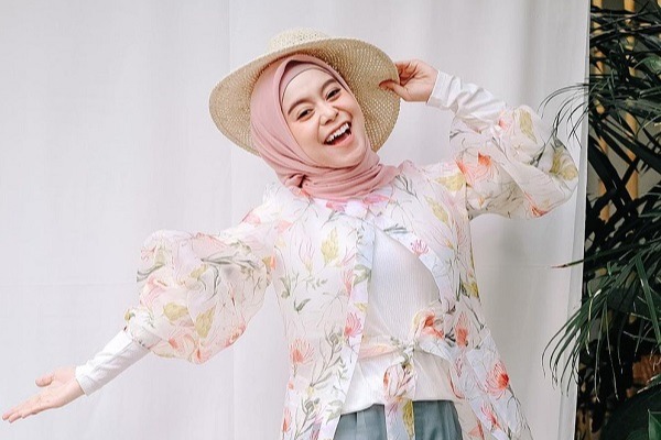 7 Style Hijab Untuk Tubuh Mungil Ala Lesty Kejora Womantalk