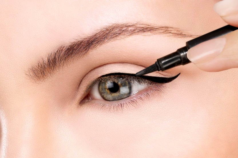 8 Rekomendasi Eyeliner Spidol Lokal untuk Pemula - Womantalk