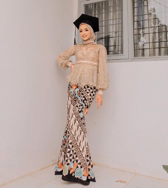 7 Model Kebaya Brokat Modern Yang Bagus Untuk Wisuda Womantalk