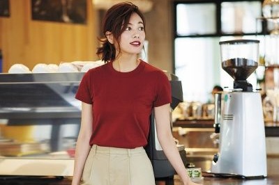 10 Atasan Yang Cocok Untuk Rok Dan Celana Warna Khaki Womantalk