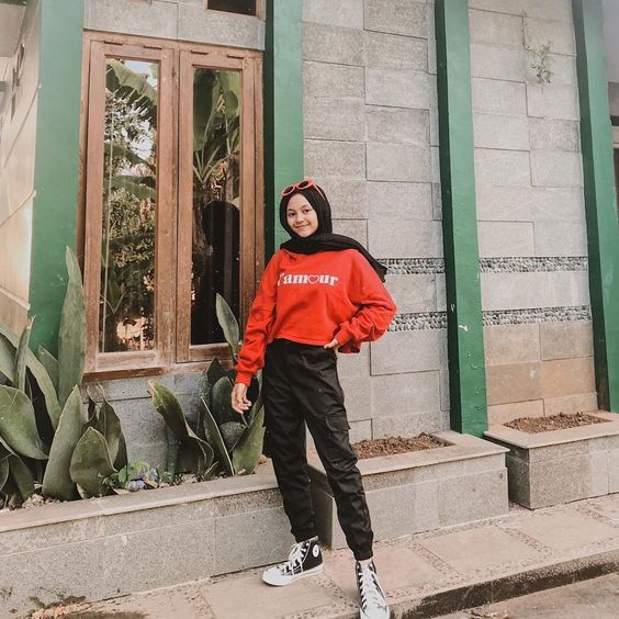 7 Ide OOTD Celana Cargo dan Hijab yang Santun dan Bikin Penampilan Awet