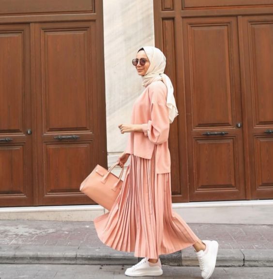 7 Tips Padu Padan Rok Plisket Warna Pink Salem Untuk Hijaber Tampil Kalem Womantalk