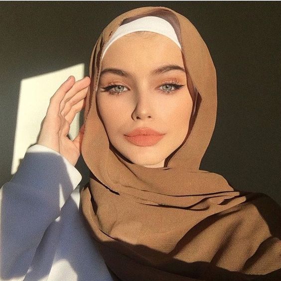 7 Warna Lipstik Yang Bagus Untuk Hijab Cokelat Womantalk