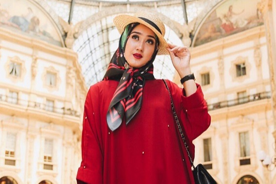 30+ Ide Baju Merah Marun Cocok Kerudung Warna Apa