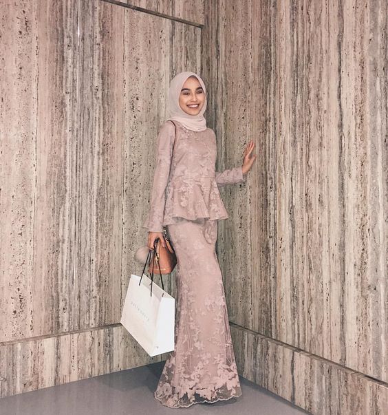 10 Model Baju Pesta Brokat Untuk Hijaber Ke Kondangan Womantalk