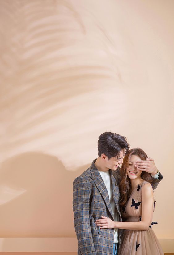 7 Ide Foto Prewedding Indoor yang Murah Meriah Tapi