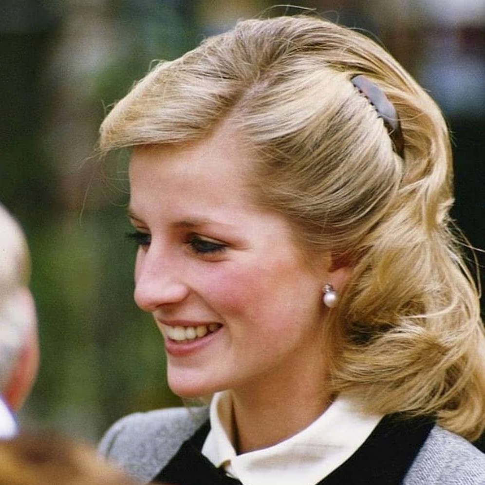 5 Foto Putri Diana Dengan Rambut Panjang yang Jarang Dilihat - Womantalk