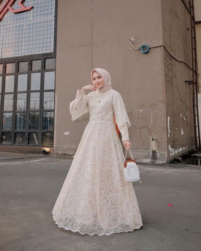 8 Model Gaun Pesta Muslimah yang Elegan untuk Hijaber ke ...