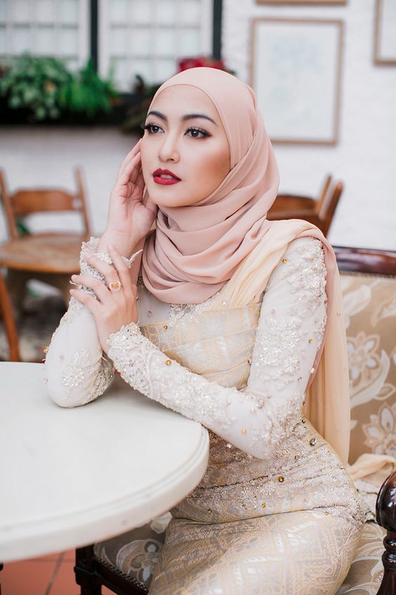 7 Rekomendasi Warna Lipstik Nude Cocok untuk Hijab - Womantalk