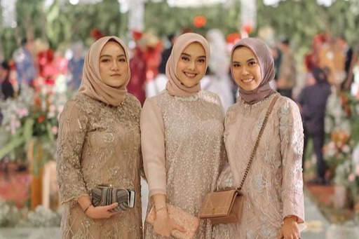 10+ Ide Dress Code Kondangan Hijab - Flatpop Megan