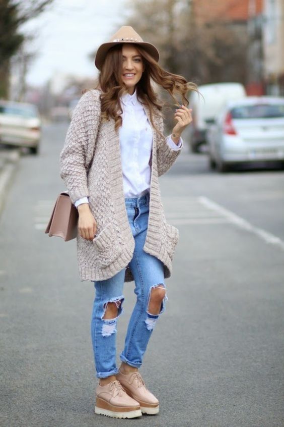 10 OOTD Kemeja dan Boyfriend Jeans yang Simpel, Tapi Tetap Feminin