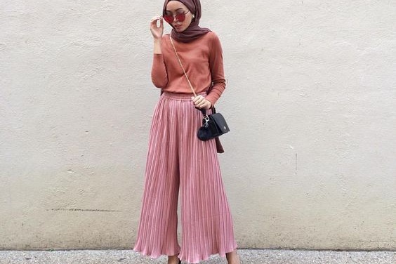 Inspirasi OOTD  dengan  Celana  Palazzo untuk Perempuan Hijab 