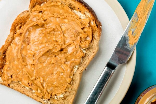 5 Hal Ini Bisa Terjadi Jika Anda Terlalu Banyak Makan Selai Kacang Womantalk