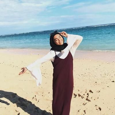 8 Ootd Hijab Ke Pantai Yang Anti Ribet Dan Tidak Bikin Gerah Womantalk