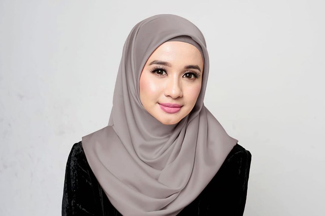 Foto Cara Memakai Hijab Segi Empat Simple