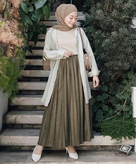 9 Ootd Rok Plisket Untuk Gaya Simpel Saat Lebaran Womantalk